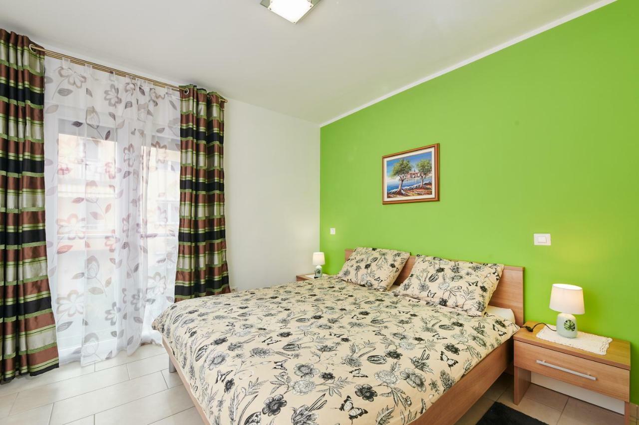 Apartman Leon Umago Exterior foto